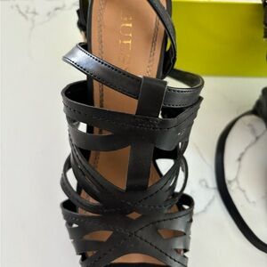 Size 8 1/2 Guess stilletos